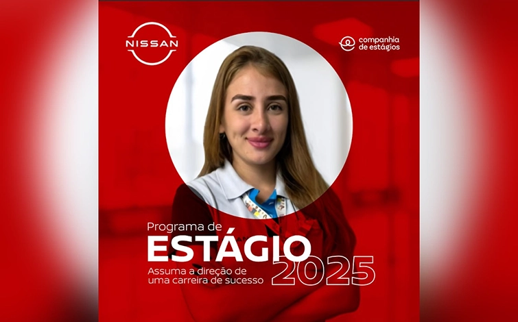 Logo do Programa de estágio da Nissan 2025 com uma funcionária jovem de braços cruzados