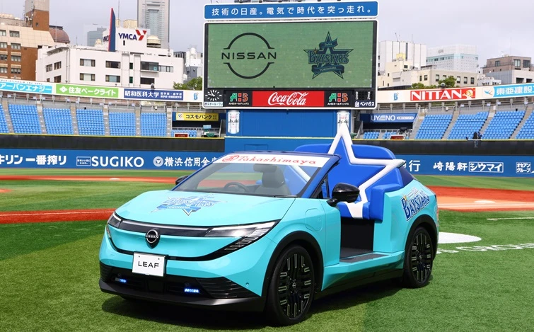 横浜スタジアムに展示された3代目日産リーフベースのNEWリリーフカー