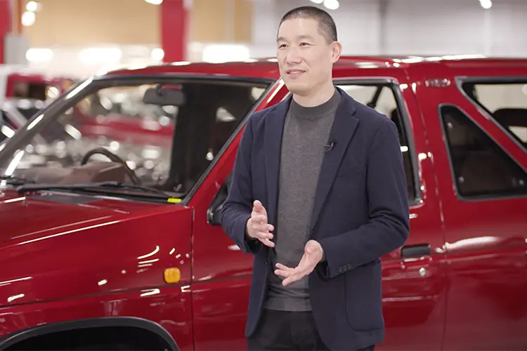 Ken Lee in front of 2022 Nissan Pathfinder in conversation