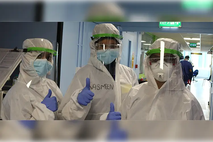 3 people in PPE giving a thumbs up to the camera