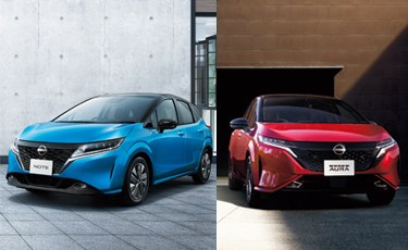 日産ノートe-POWER（2020年モデル）と赤色の日産ノートオーラe-POWER（2021年モデル）