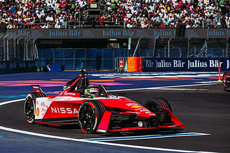El Gen 3 con el número 23 en la pista de carreras
