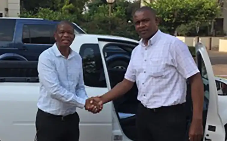 Nokuthula Khumalo and Vukani Khumalo shaking hands