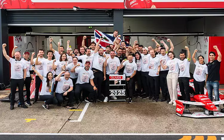 Equipo Nissan festeja en Berlin