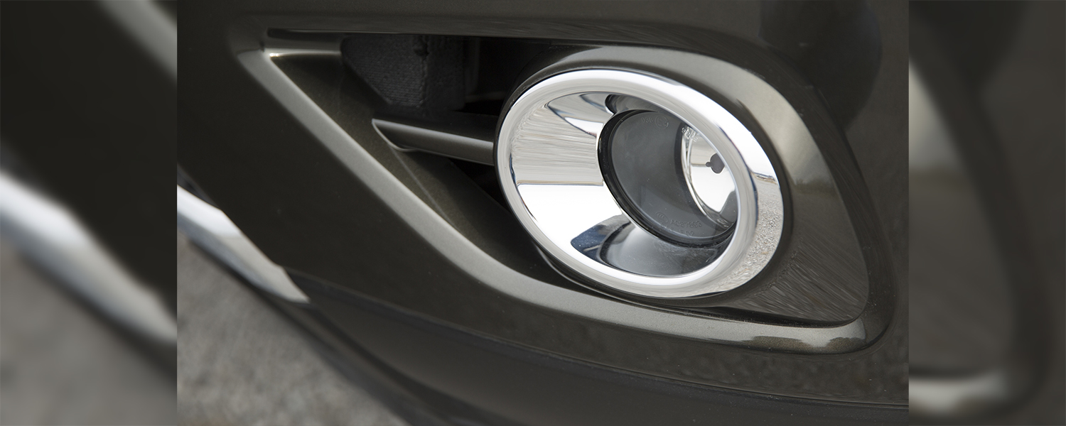 Zoomed in photo of the 2016 Nissan Pathfinder fog lamp