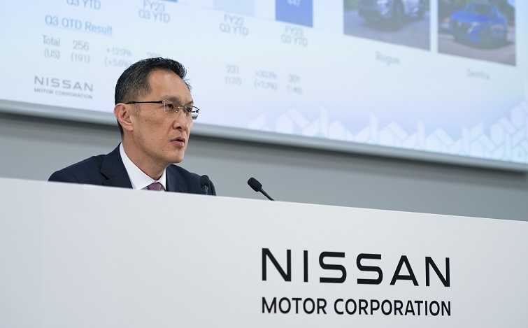 2023年度第3四半期決算発表をする、日産執行役最高財務責任者スティーブン・マー