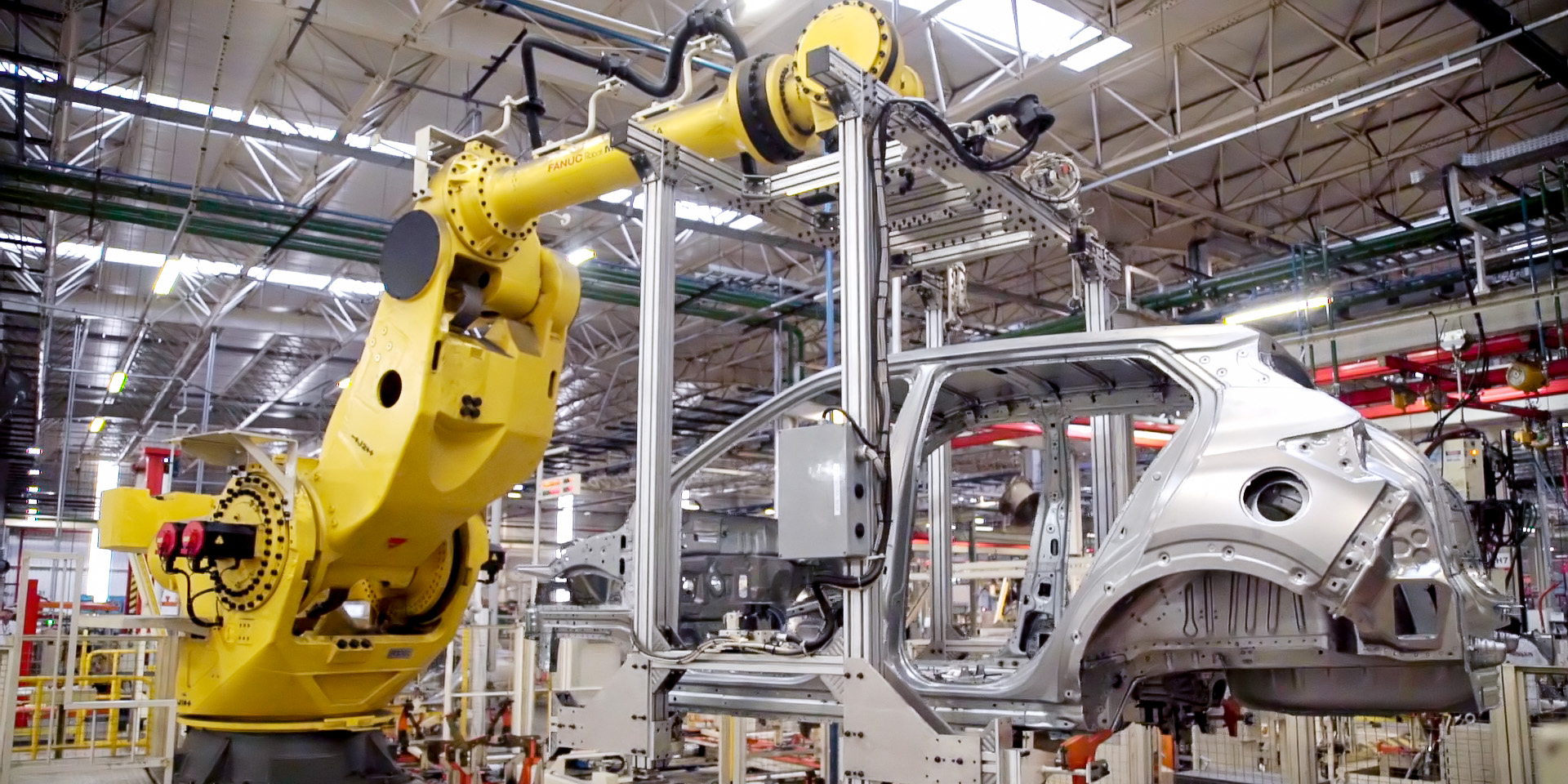 Un automóvil ensamblado en una fábrica.