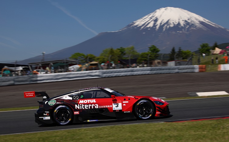 第6戦SUGO、#23 MOTUL AUTECH Z が2位を獲得