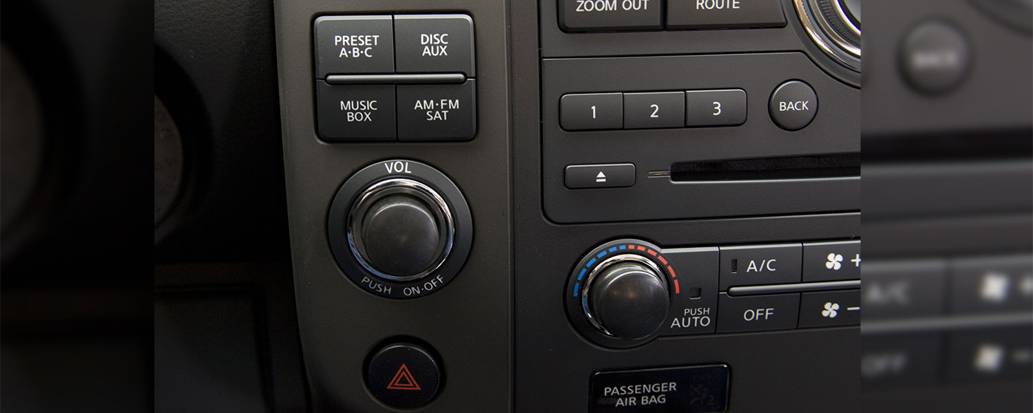 A 2010 Nissan Pathfinder radio controls