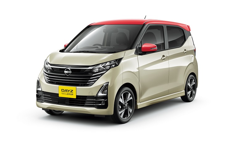 左斜め前に停車するデイズ（フローズンバニラパール バブルガムピンク 2トーン）