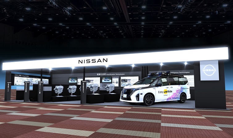 日産自動車の展示ブース全景。電動化などの技術と、モビリティサービス実験車両（セレナ）を展示。