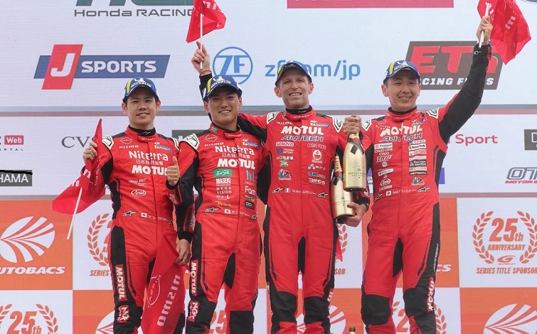 23 MOTUL AUTECH Z takes season opening win