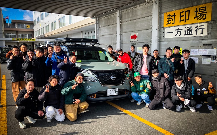 日産・自動車大学校の学生が制作したカスタマイズカーを東京オートサロンに出展