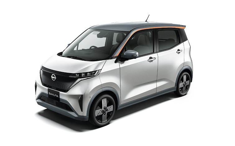 日産サクラ（パールホワイト、ブラックルーフ２トーン）、白い背景