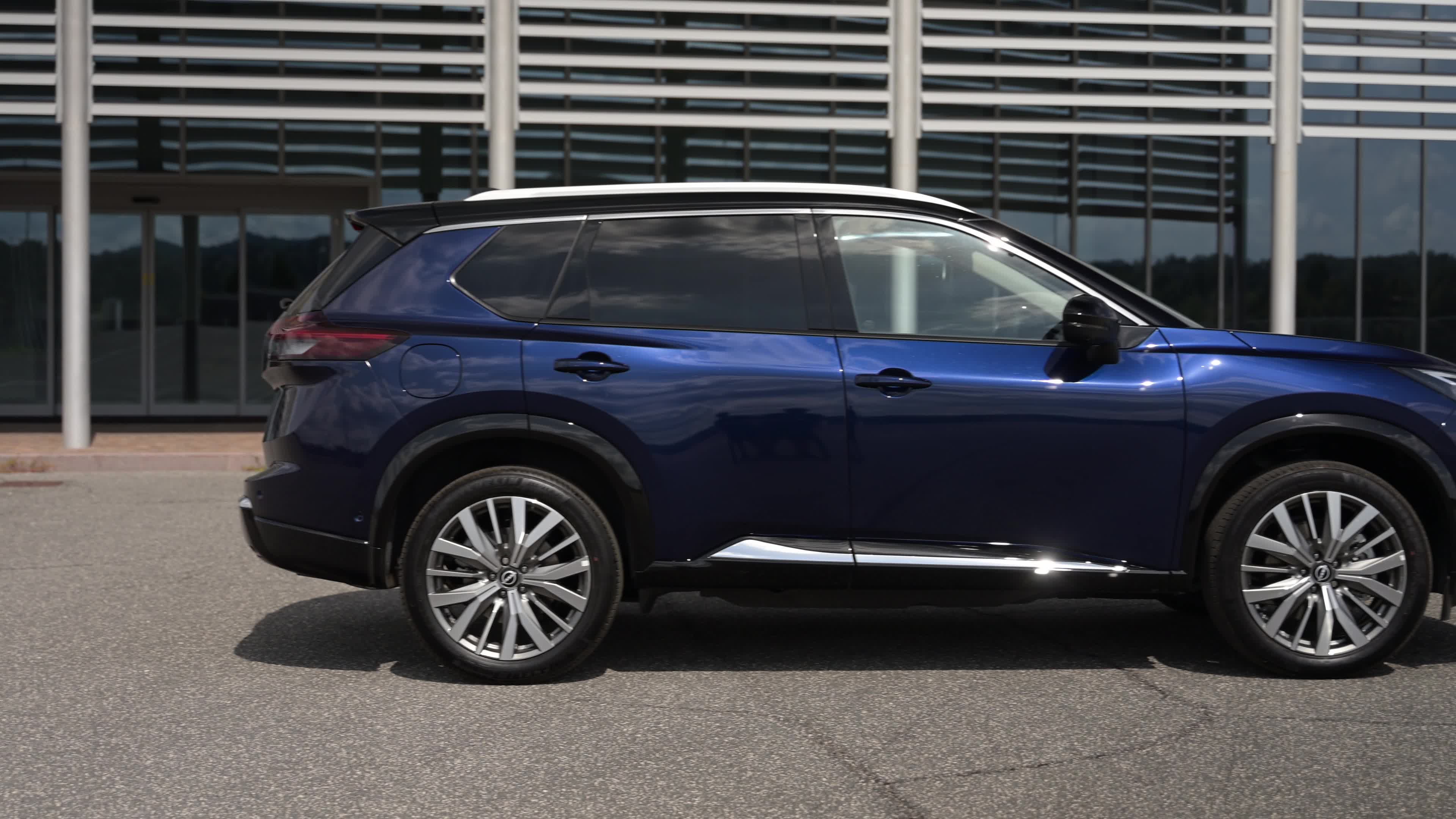Nissan celebra 25 anni di X-TRAIL e presenta la nuova versione N-TREK