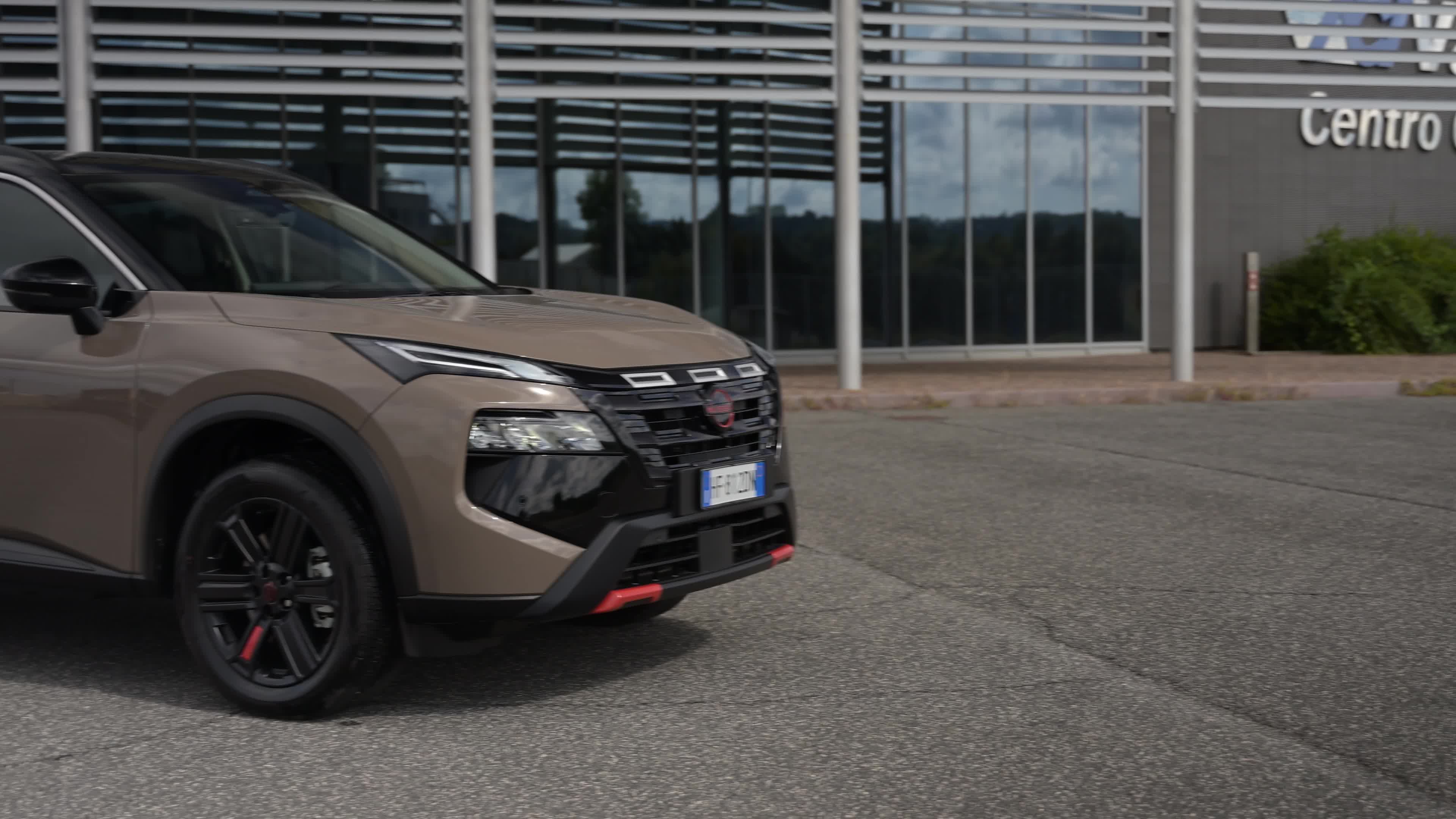 Nissan celebra 25 anni di X‑TRAIL e presenta la nuova versione N-TREK