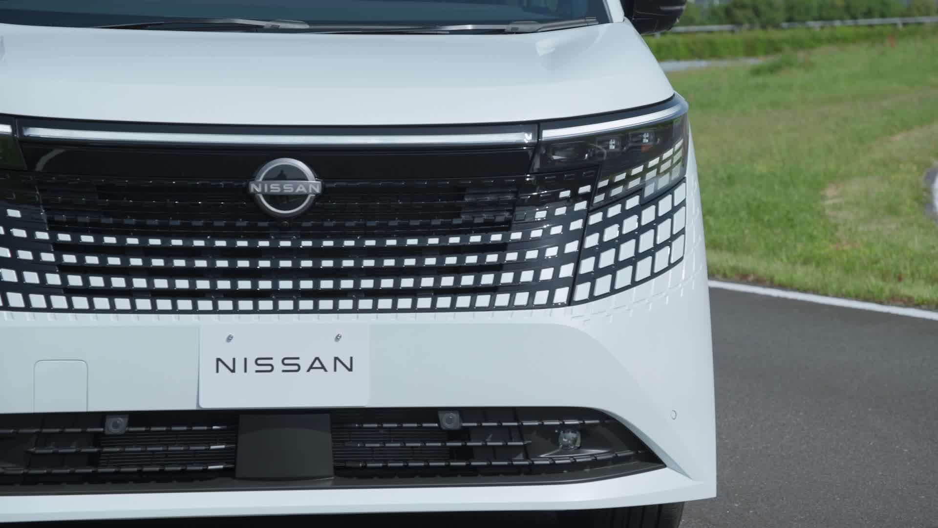 B-Roll: All-new Elgrand_static