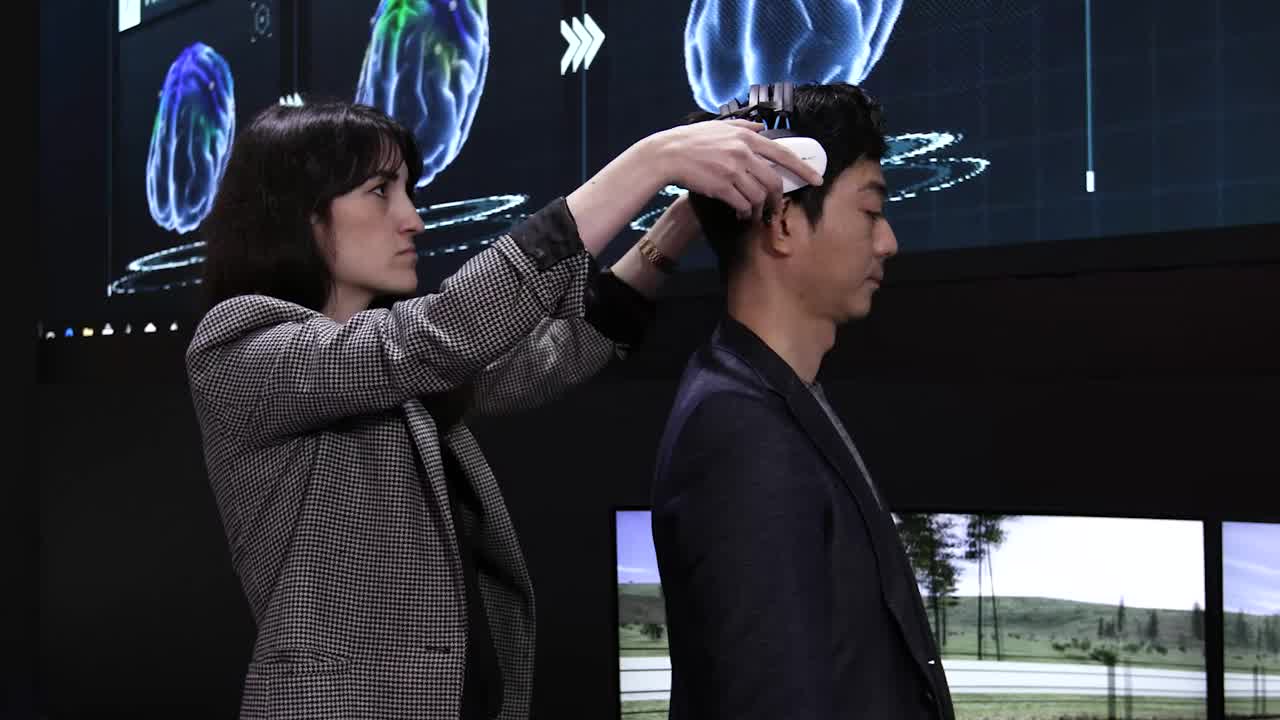 B-ROLL: Nissan Brain-to-Vehicle Technology and driving simulator at CES 2018